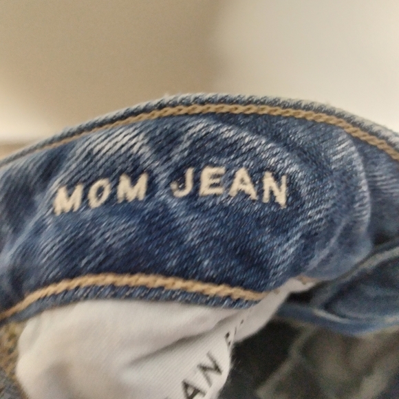 American Eagle Light Wash Distressed High Rise Stretch Denim Mom Jeans Size 0 - Picture 7 of 12